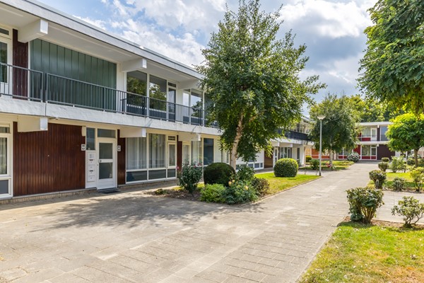 Verkocht onder voorbehoud: In het geliefde Welten ligt dit goed onderhouden en instapklare appartement met 3 slaapkamers, open keuken en twee balkons. 